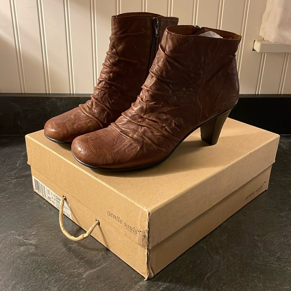Gentle souls by Kenneth Cole Osanna boot 8.5 NIB